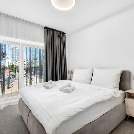 Your Paradise - Wander, Dine & Shop Apartment Pressburg
