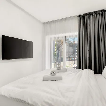 Apartment Your Paradise - Wander, Dine & Shop