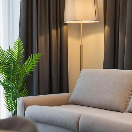 Your Paradise - Wander, Dine & Shop Apartment Pressburg