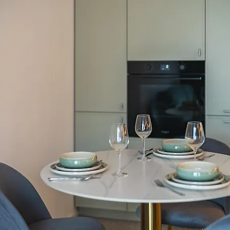 Apartment Your Paradise - Wander, Dine & Shop *
