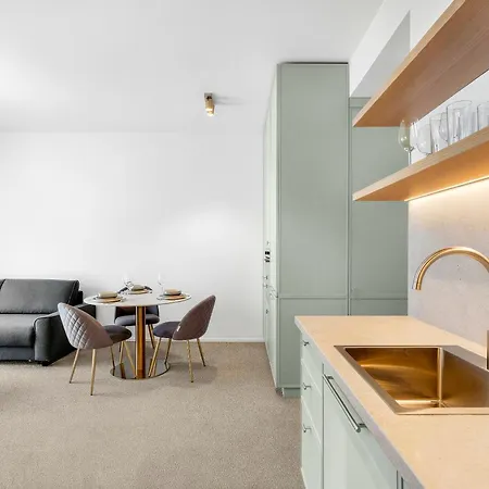 Apartment Your Paradise - Wander, Dine & Shop *